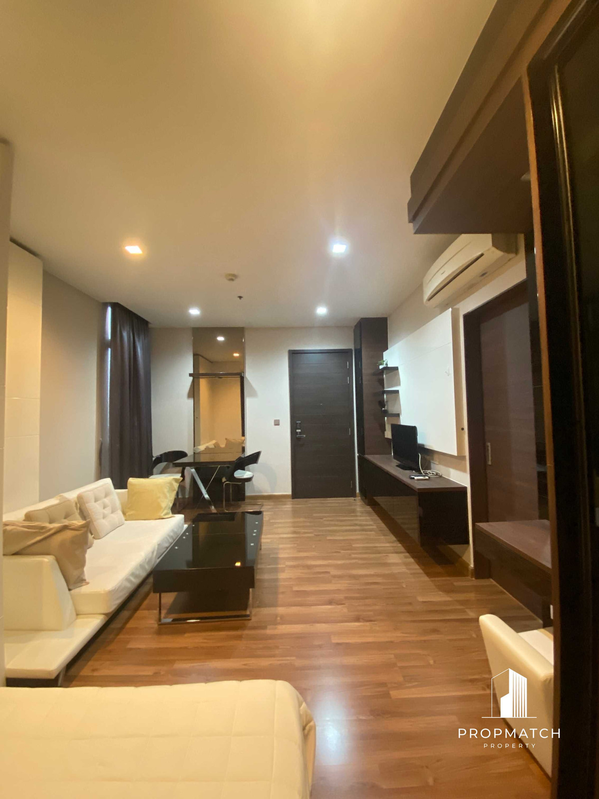 ให้เช่าคอนโดรัชดา ห้วยขวาง : ✨Flash Deal ✨ Ivy Ampio Ratchada (1Bed 1Bath 32SQM.) พร้อมอยู่ ! เพียง 19,000 บาทต่อเดือน Tel.0981315848 @propmatch