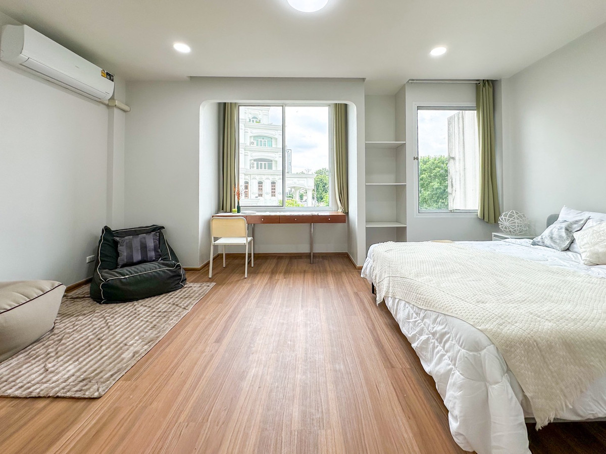 For SaleTownhomeSathorn, Narathiwat : 🏡 พื้นที่ใหญ่สะใจ 200 ตร.ม.! Townhome in Sathorn-Narathiwat location (fully furnished, ready to move in) | For sale Thanapat House ✨ 3 bedrooms, 4 bathrooms | Near Central Rama 3 & expressway