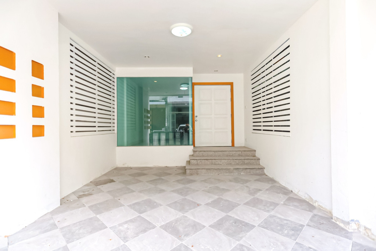 ขายทาวน์โฮมรามคำแหง หัวหมาก : ทาวน์โฮม 4 ชั้น ย่านทาวน์อินทาวน์ ใกล้โรงเรียนนานาชาติ เชื่อมต่อเส้นเลียบทางด่วนได้ทันที พร้อมเดินทางไปเอกมัย-ทองหล่อ🚘