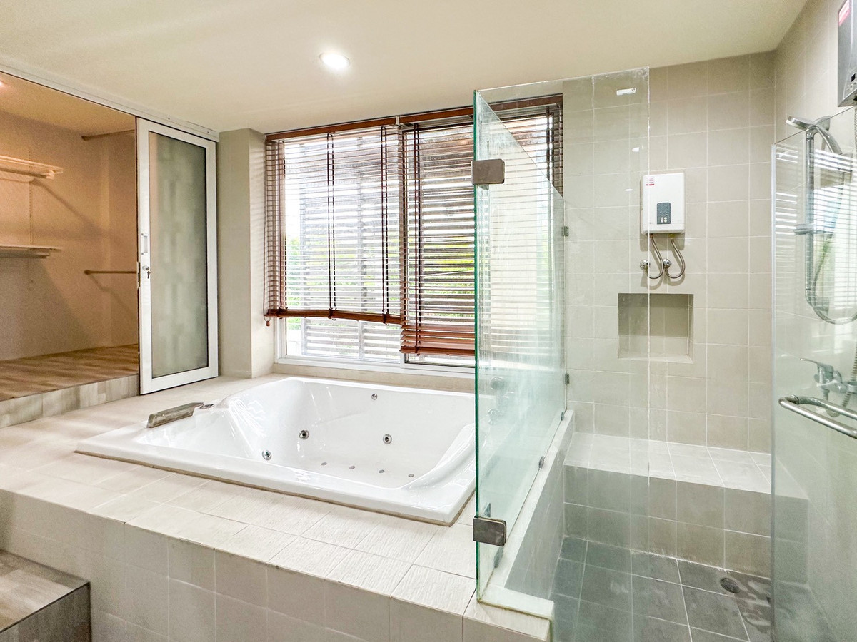 For SaleTownhomeSathorn, Narathiwat : 🏡 พื้นที่ใหญ่สะใจ 200 ตร.ม.! Townhome in Sathorn-Narathiwat location (fully furnished, ready to move in) | For sale Thanapat House ✨ 3 bedrooms, 4 bathrooms | Near Central Rama 3 & expressway