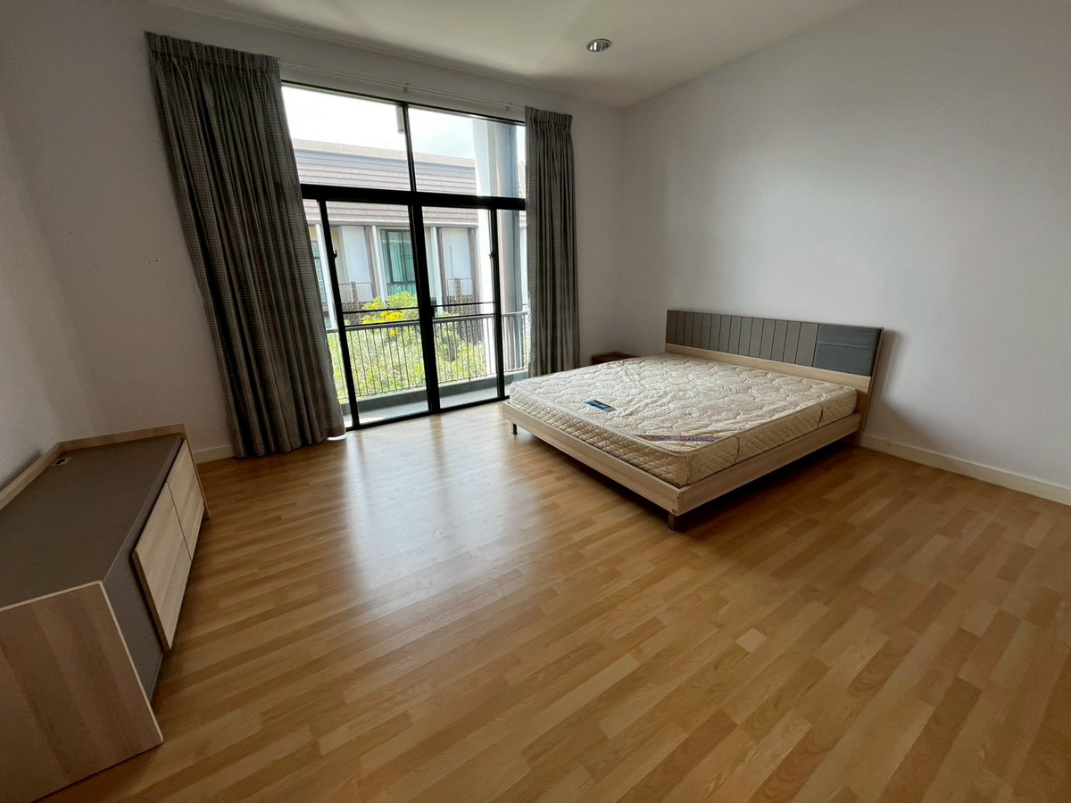 ให้เช่าบ้านบางซื่อ วงศ์สว่าง เตาปูน : ทาวน์โฮม 3ชั้น สภาพดี เฟอร์นิเจอร์ครบ ถนนกรุงเทพ-นนท์ 3 ห้องนอน 3 ห้องน้ำ