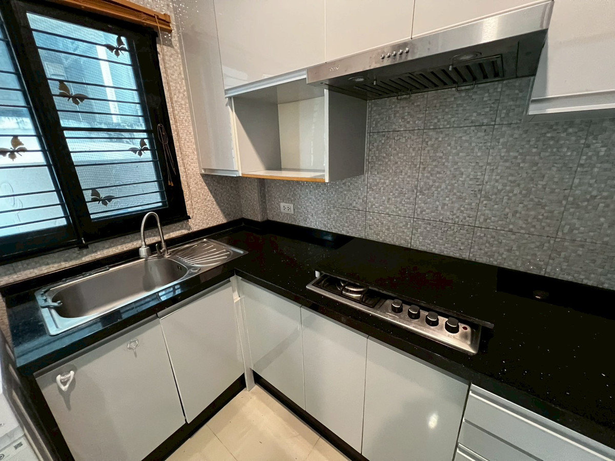 ให้เช่าบ้านบางซื่อ วงศ์สว่าง เตาปูน : ทาวน์โฮม 3ชั้น สภาพดี เฟอร์นิเจอร์ครบ ถนนกรุงเทพ-นนท์ 3 ห้องนอน 3 ห้องน้ำ