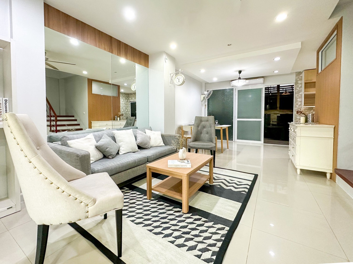 For SaleTownhomeSathorn, Narathiwat : 🏡 พื้นที่ใหญ่สะใจ 200 ตร.ม.! Townhome in Sathorn-Narathiwat location (fully furnished, ready to move in) | For sale Thanapat House ✨ 3 bedrooms, 4 bathrooms | Near Central Rama 3 & expressway