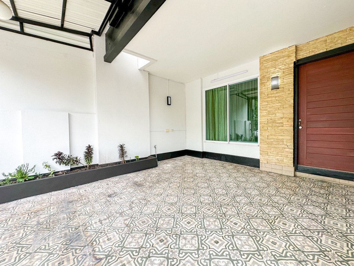 For SaleTownhomeSathorn, Narathiwat : 🏡 พื้นที่ใหญ่สะใจ 200 ตร.ม.! Townhome in Sathorn-Narathiwat location (fully furnished, ready to move in) | For sale Thanapat House ✨ 3 bedrooms, 4 bathrooms | Near Central Rama 3 & expressway