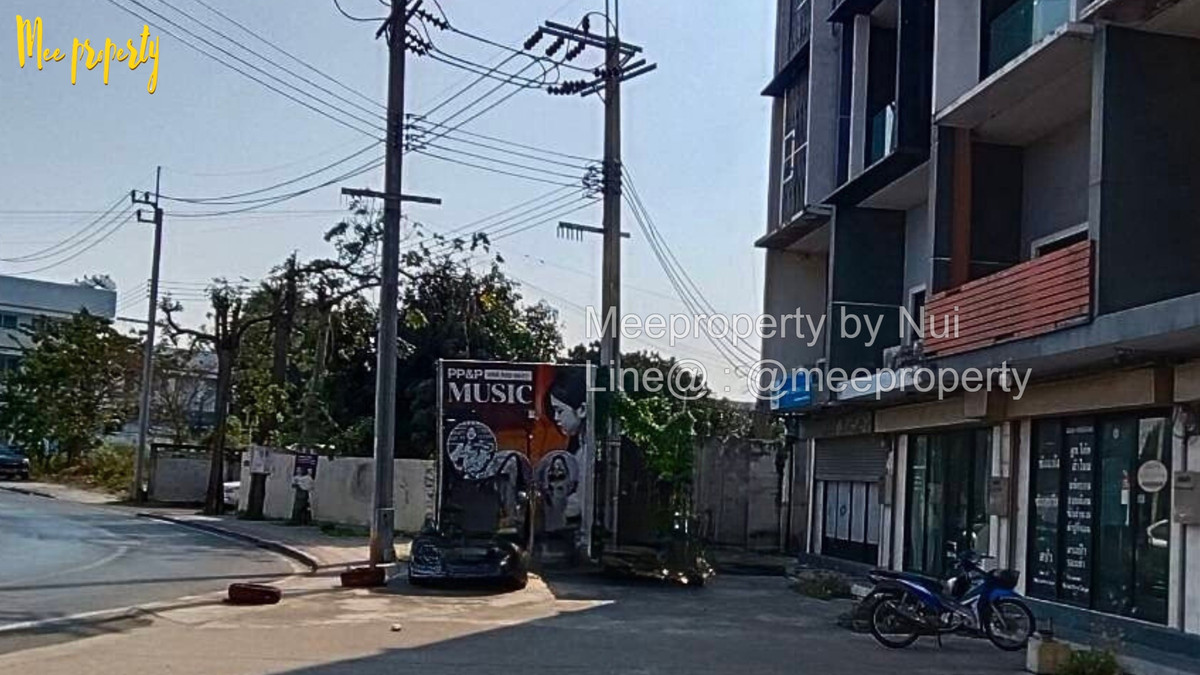 For SaleShop HouseRathburana, Suksawat : #Roadside building for sale, 3.5 floors, size 16 sq m, usable area 180 sq m. #Along Phutthabucha 36 Road, opposite 7-11 and CJ Market, has parking, community area, Soi Phutthabucha 36, ​​Bang Mot, Thung Khru ME-