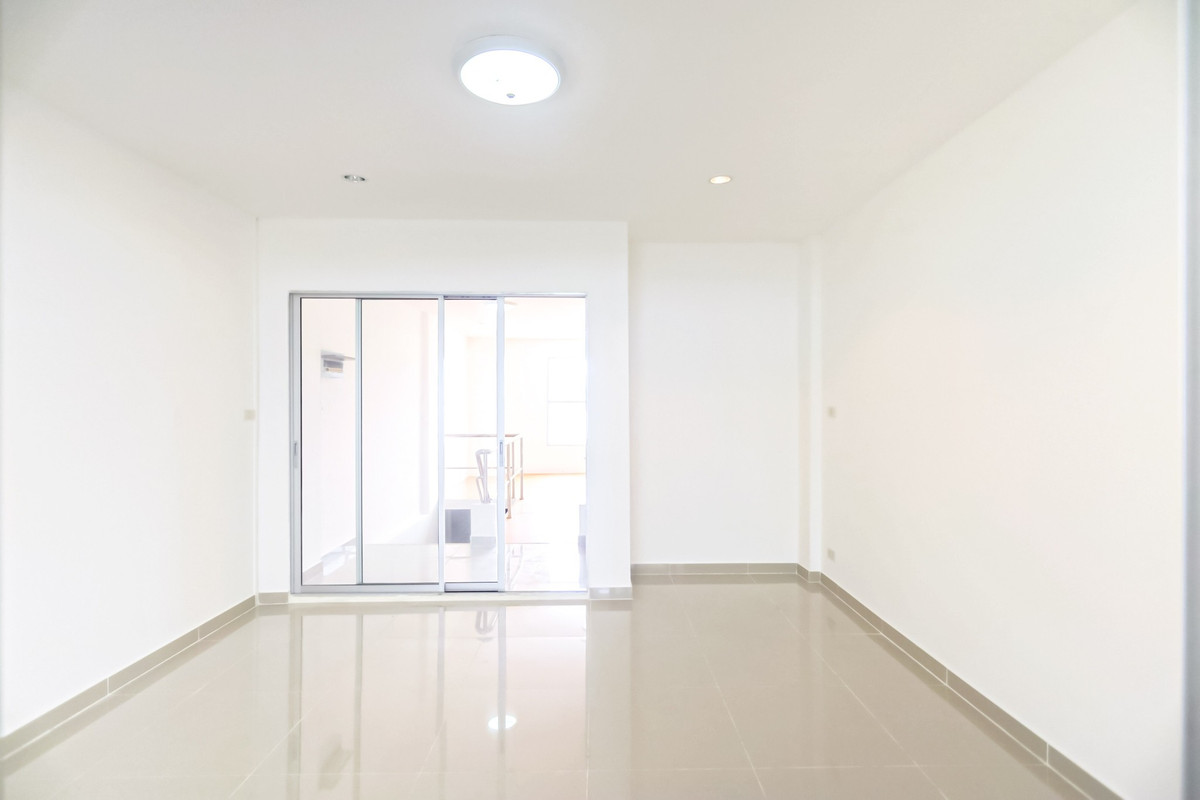 ขายทาวน์โฮมรามคำแหง หัวหมาก : ทาวน์โฮม 4 ชั้น ย่านทาวน์อินทาวน์ ใกล้โรงเรียนนานาชาติ เชื่อมต่อเส้นเลียบทางด่วนได้ทันที พร้อมเดินทางไปเอกมัย-ทองหล่อ🚘