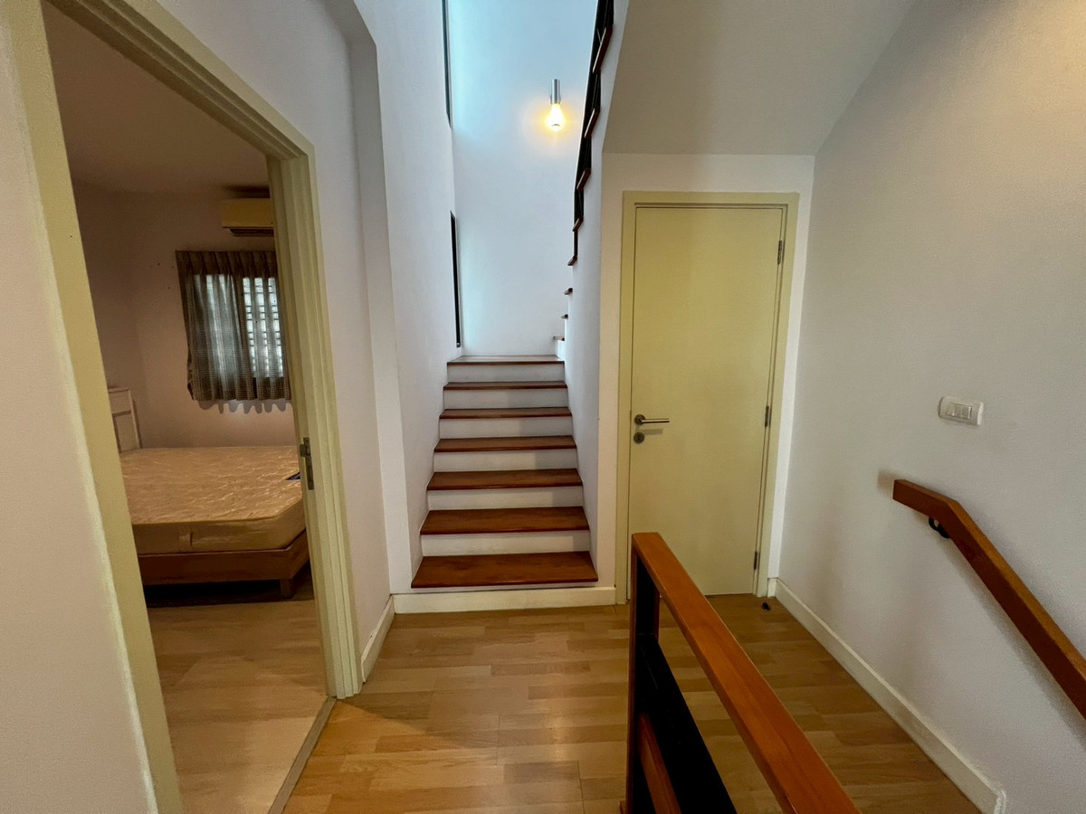 ให้เช่าบ้านบางซื่อ วงศ์สว่าง เตาปูน : ทาวน์โฮม 3ชั้น สภาพดี เฟอร์นิเจอร์ครบ ถนนกรุงเทพ-นนท์ 3 ห้องนอน 3 ห้องน้ำ