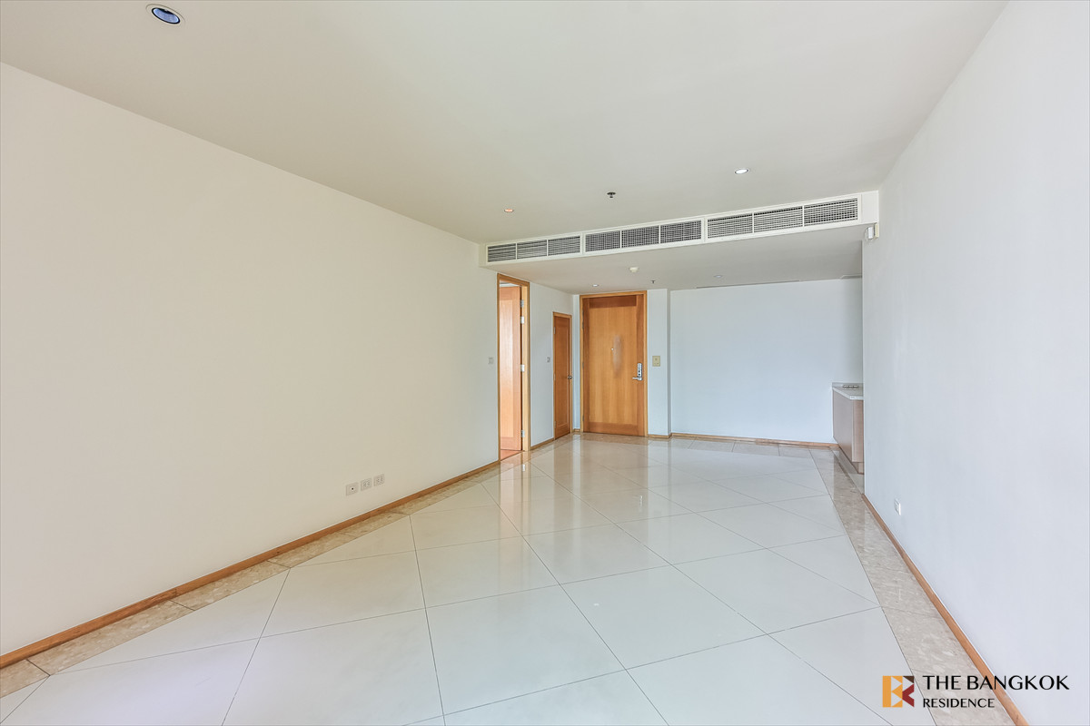 ขายคอนโดสาทร นราธิวาส : 🔥 Hot Deal ‼️Unfurnished unit for sale at a very attractive price – Rare opportunity! By Aimee Tel. 0658208476 (Call Now!)