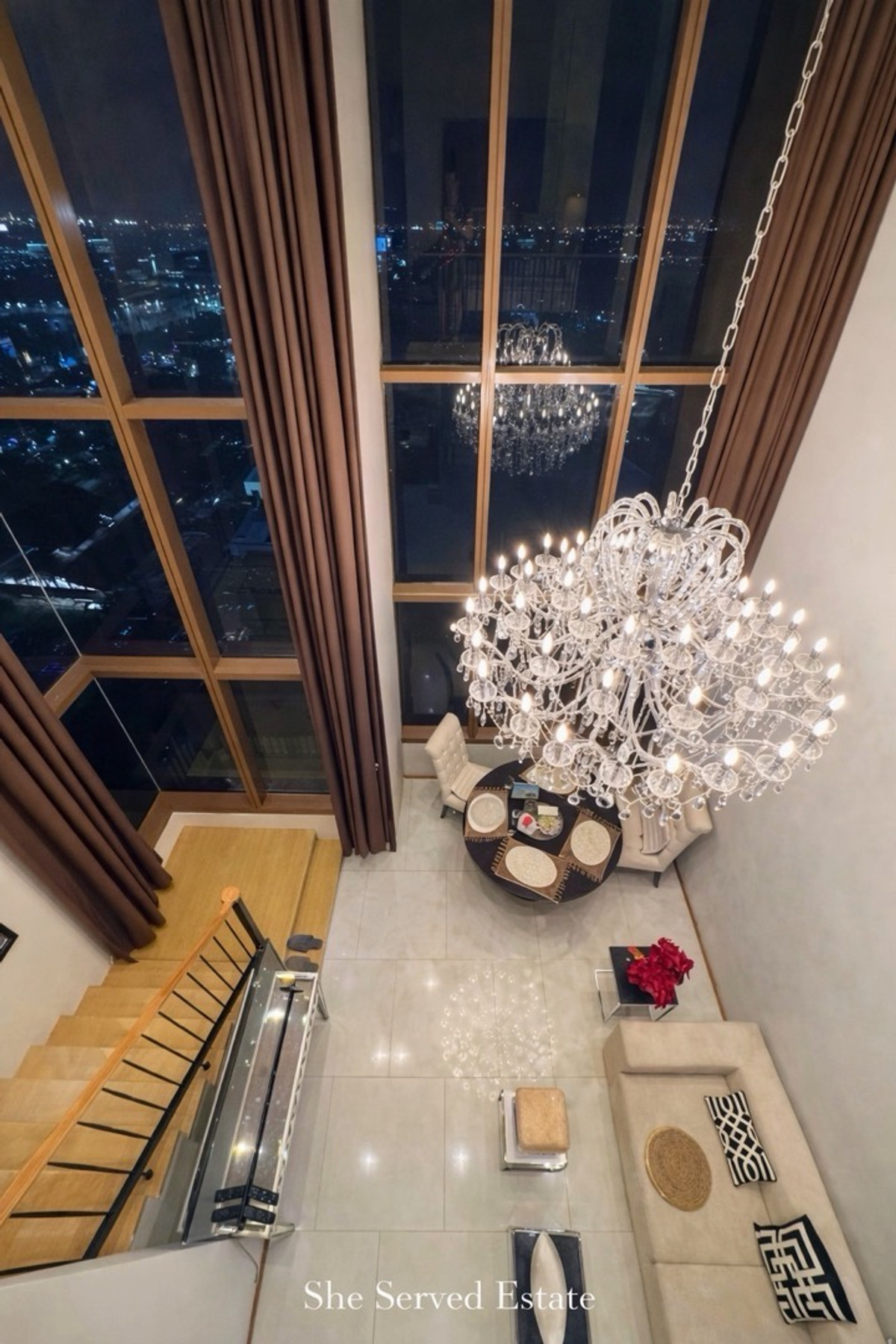 ให้เช่าคอนโดสุขุมวิท อโศก ทองหล่อ : ◈The Emporio Place – Sukhumvit 24◈ •	1 Bedroom / 2 Bathrooms (with bathtub) •	Size 83 sq.m. | Duplex Floor 18–19 | Unit 58 •	Fully furnished with complete electrical appliances 	•	Beautifully designed interior