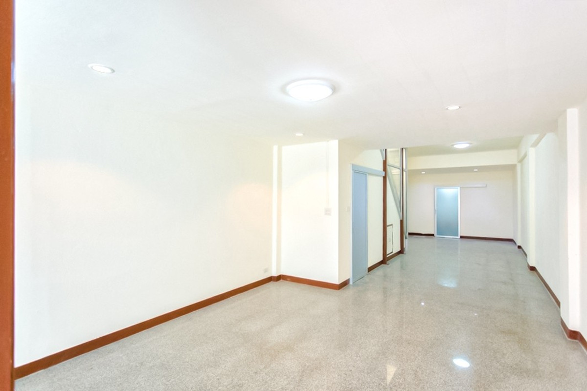 ขายทาวน์โฮมรามคำแหง หัวหมาก : ทาวน์โฮม 4 ชั้น ย่านทาวน์อินทาวน์ ใกล้โรงเรียนนานาชาติ เชื่อมต่อเส้นเลียบทางด่วนได้ทันที พร้อมเดินทางไปเอกมัย-ทองหล่อ🚘