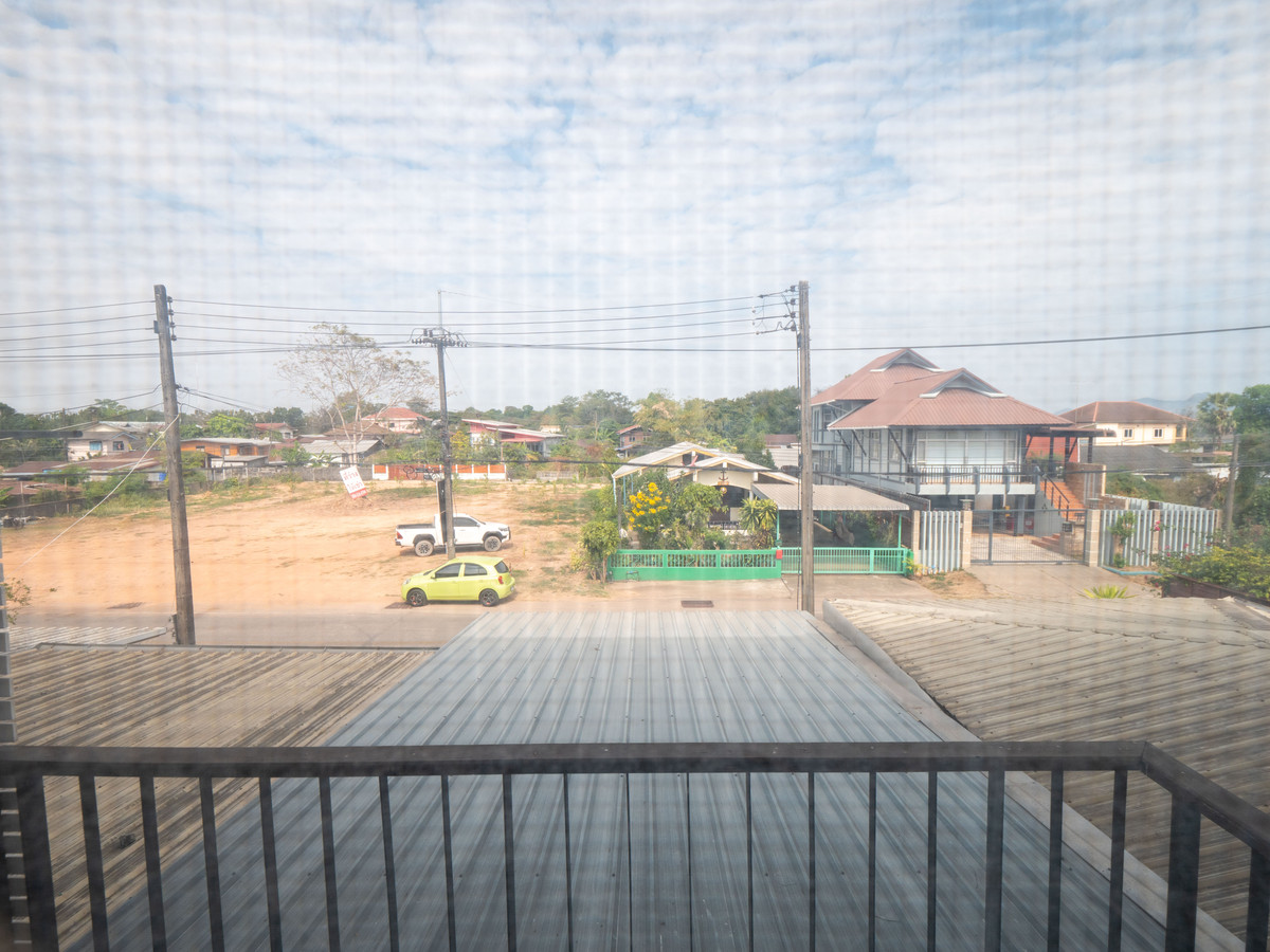 ขายทาวน์โฮมนครพนม : #ขายบ้านริมแม่น้ำโขง #เมืองนครพนม ทำเลดีมากๆ สวยสภาพดี 95% ขายถูก พร้อมอยู่ได้เลย 100 เมตร ถึงริมโขง  #ขายทาวน์เฮาส์ริมโขง 2 ชั้น ขนาด 34.9 ตรว. พื้นที่ใช้สอยรวม 200 ตรม. 2 นอน 2 น้ำ 1 ครัว 2 ที่จอดรถ 