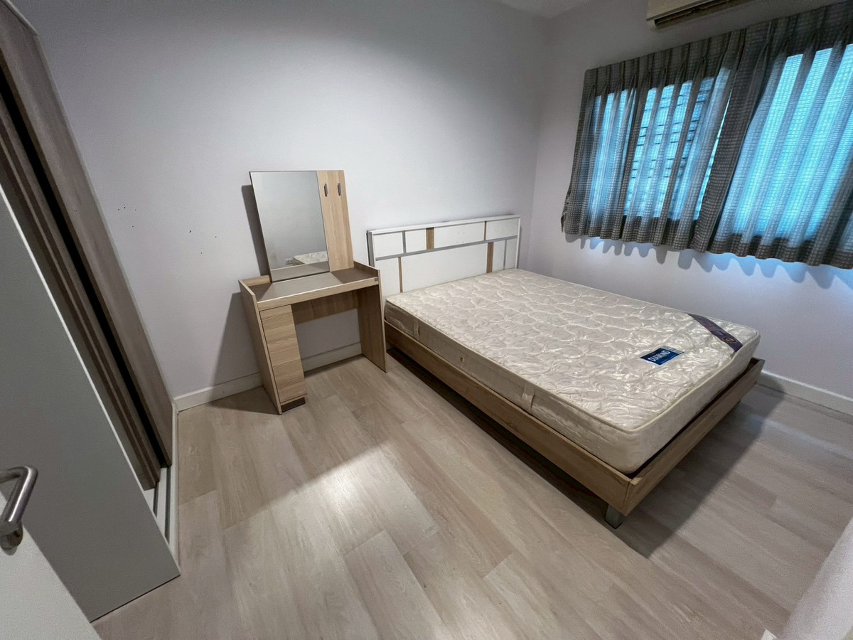 ให้เช่าบ้านบางซื่อ วงศ์สว่าง เตาปูน : ทาวน์โฮม 3ชั้น สภาพดี เฟอร์นิเจอร์ครบ ถนนกรุงเทพ-นนท์ 3 ห้องนอน 3 ห้องน้ำ