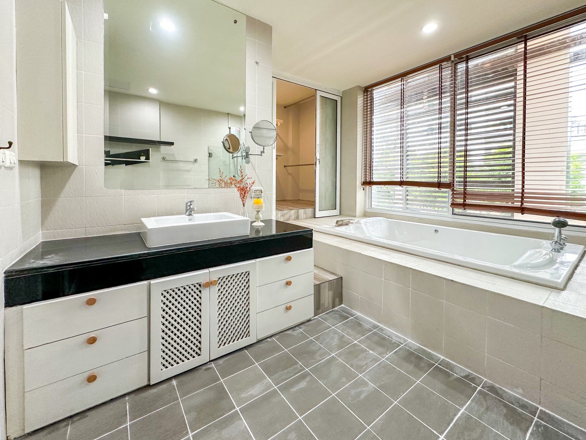 For SaleTownhomeSathorn, Narathiwat : 🏡 พื้นที่ใหญ่สะใจ 200 ตร.ม.! Townhome in Sathorn-Narathiwat location (fully furnished, ready to move in) | For sale Thanapat House ✨ 3 bedrooms, 4 bathrooms | Near Central Rama 3 & expressway