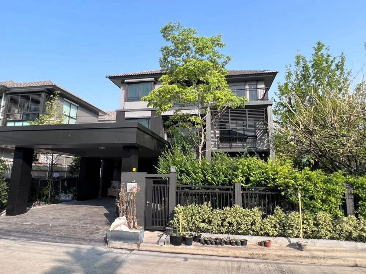 For RentHousePattanakan, Srinakarin : Luxury house for rent near Thonglor, 5 bedrooms, 5 bathrooms, 2 maids rooms.