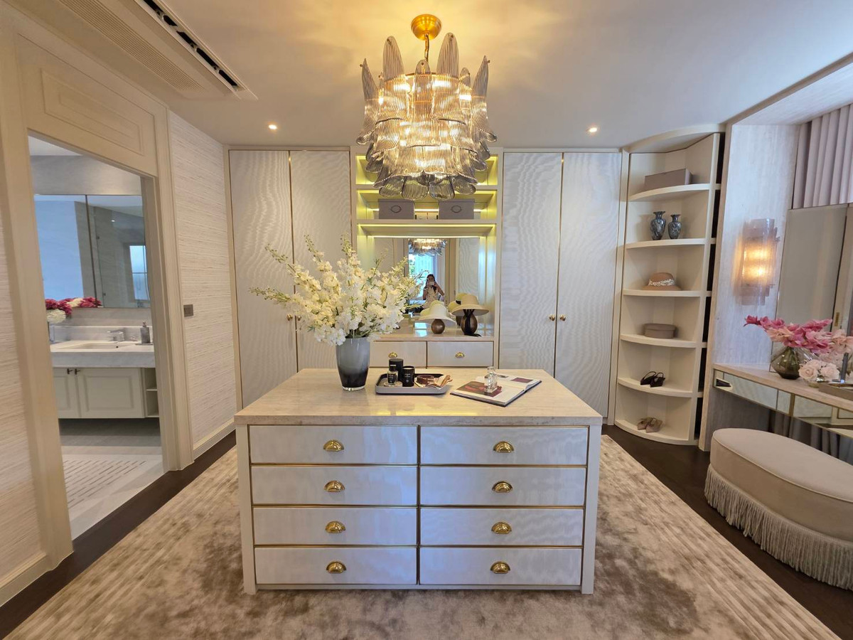 ขายบ้านพัฒนาการ ศรีนครินทร์ : Narasiri Victoire Krungthep Kreetha: Manoir No.6  678sqm. 5bed 6bath 99,000,000 Am: 0656199198