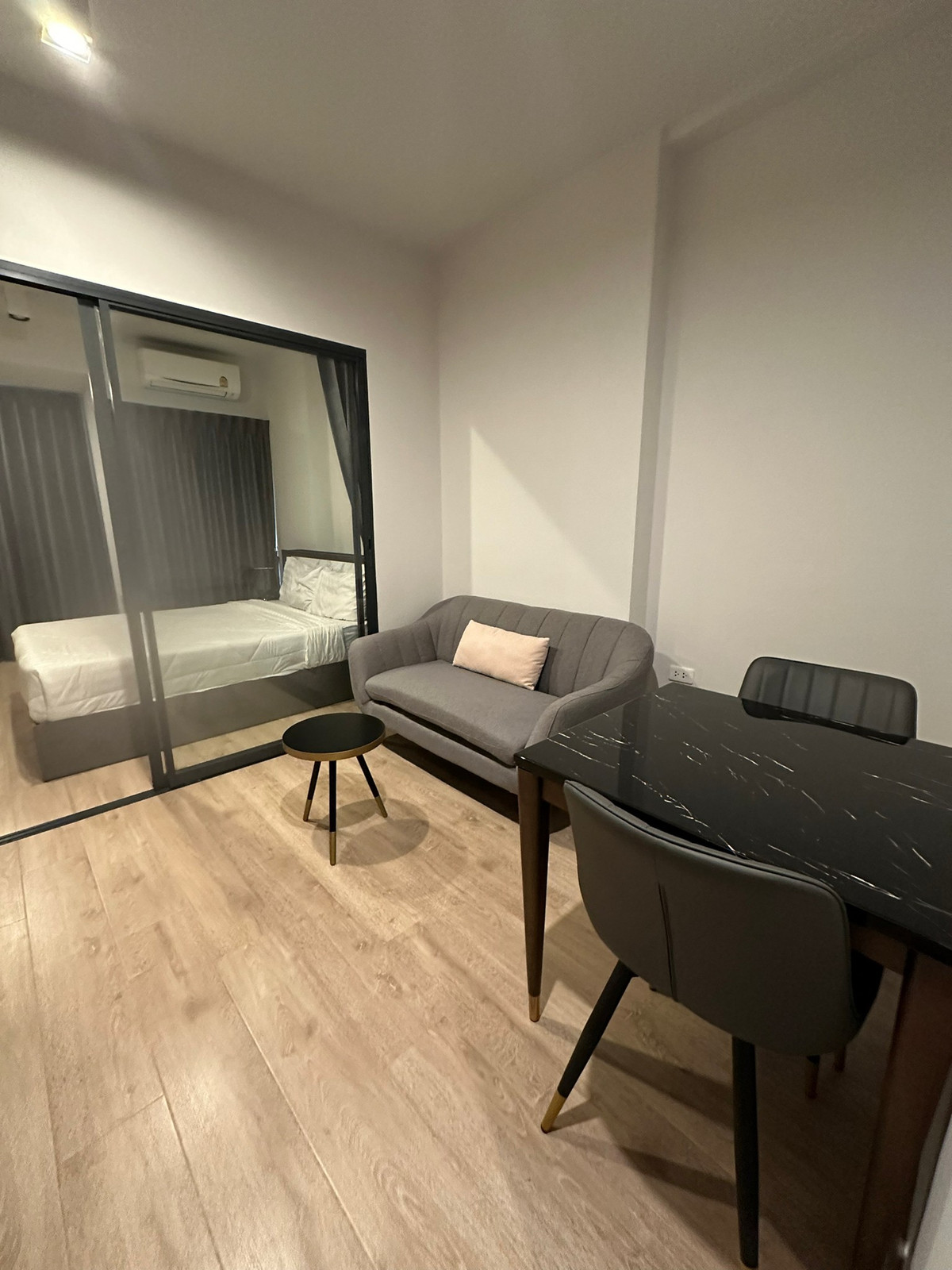 ให้เช่าคอนโดพระราม 9 เพชรบุรีตัดใหม่ RCA : For Rent : Ideo  Rama 9 – Asoke Convenient access to MRT Rama 9 & Airport Rail Link (Rt-01)