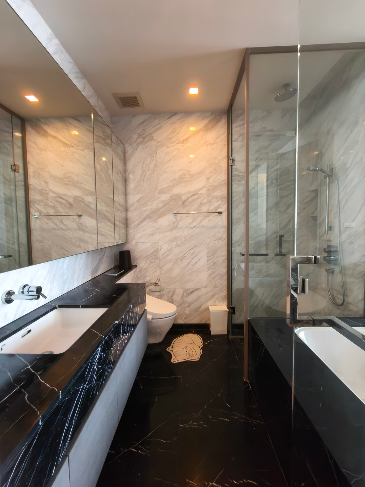 For RentCondoSilom, Saladaeng, Bangrak : Saladaeng One 1 Bedroom Lumphini Park View For Rent 65,000 Baht