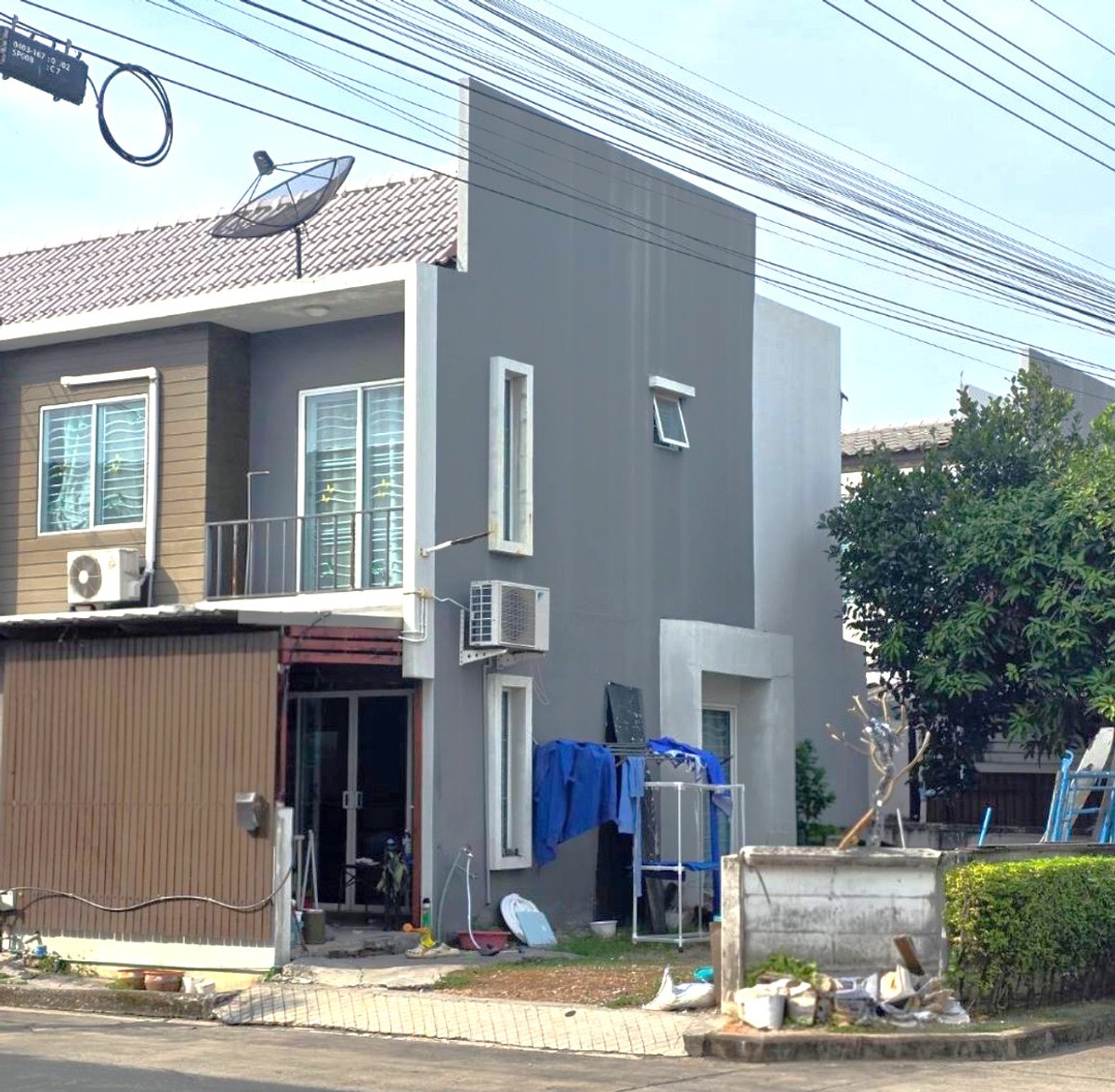 For SaleTownhomeSamut Prakan,Samrong : Corner house for sale, The Colors Leisure Bangna Km.8 The Colors Leisure Bangna Km.8