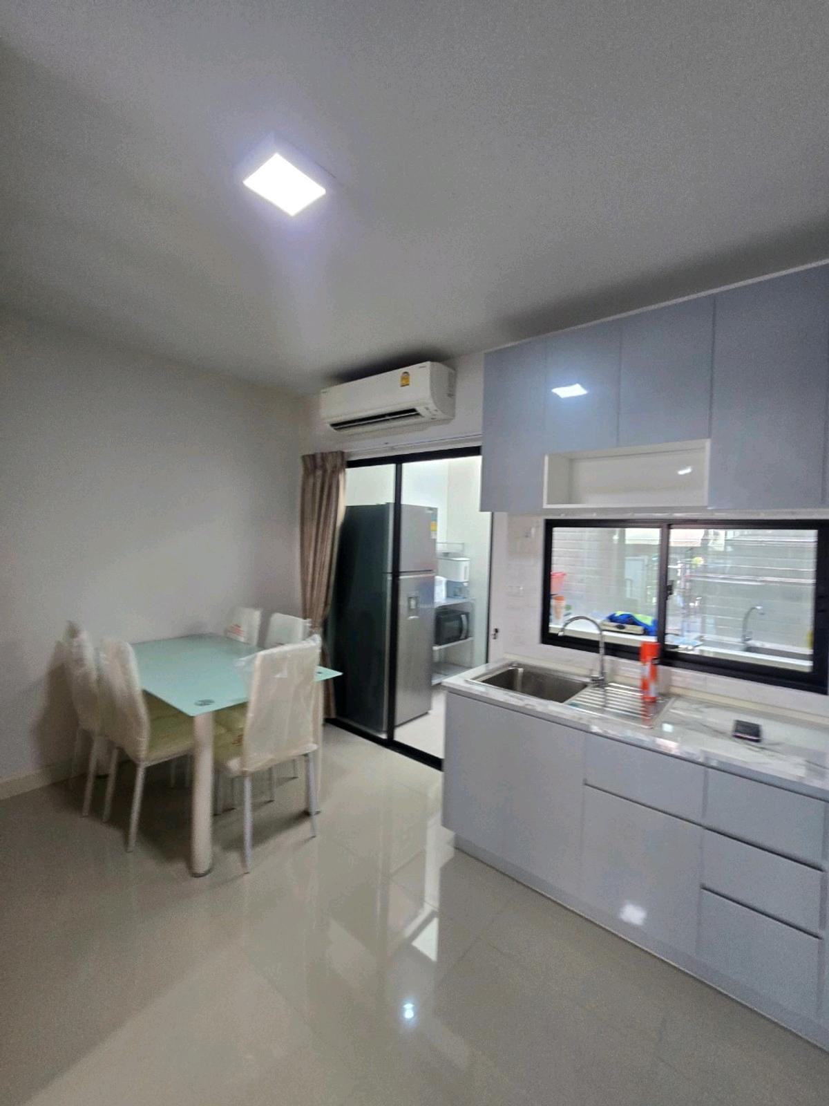 ให้เช่าทาวน์โฮมอ่อนนุช อุดมสุข : 🐕‍🦺🐈🐩บ้านกลางเมือง ศรีนครินทร์–อ่อนนุชเฟอร์นิเจอร์และเครื่องใช้ไฟฟ้าครบ เลี้ยงสัตว์ได้
✨ หิ้วกระเป๋าเข้าอยู่ได้เลย พร้อมเข้าอยู่ทันที