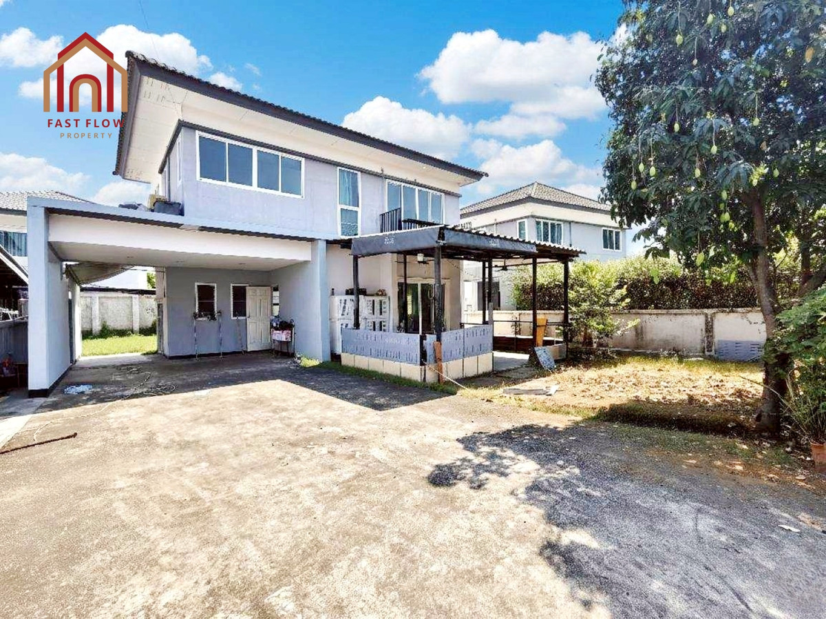 For SaleHousePathum Thani,Rangsit, Thammasat : Single house for sale near Dream World, Living Nara Rangsit-Khlong 4 Village, located on Rangsit-Nakhon Nayok Road. Features an extended front yard living area.