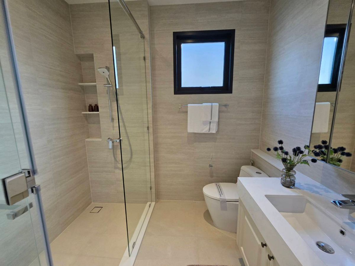 ขายบ้านพัฒนาการ ศรีนครินทร์ : Narasiri Victoire Krungthep Kreetha: Manoir No.6  678sqm. 5bed 6bath 99,000,000 Am: 0656199198