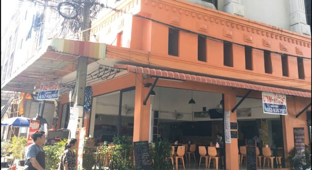For SaleShop HouseChokchai 4, Ladprao 71, Ladprao 48, : CS185 For sale: Prime location 4.5-story commercial building, 2 units, Ladprao 60 Road, 56 sq.wa., over 1,008 sq.m. of usable space.
