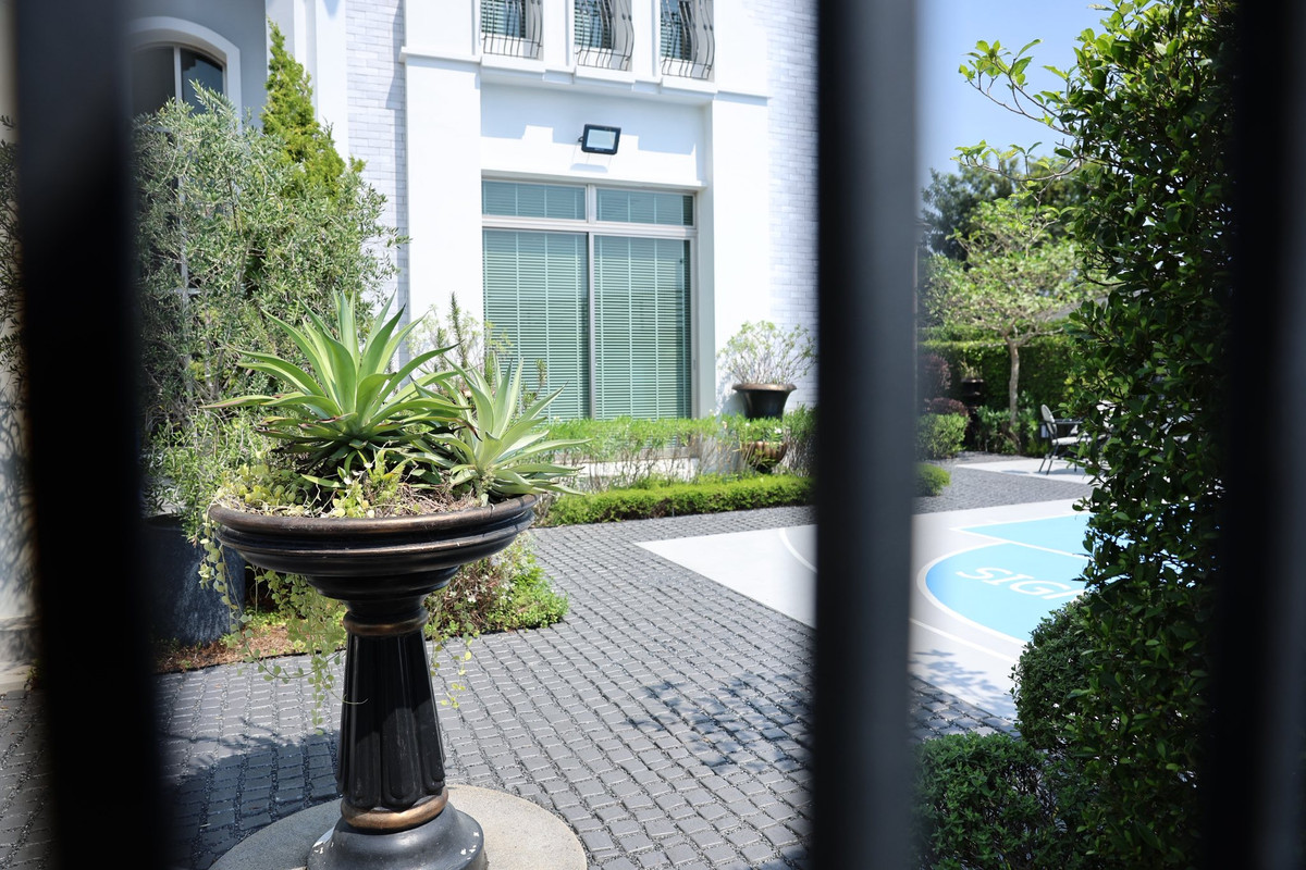 ให้เช่าบ้านลาดกระบัง สุวรรณภูมิ : ปล่อยเช่า!!✨ บ้านหรู เดินทางไปสนามบินสะดวก | Perfect Masterpiece กรุงเทพกรีฑา | แต่งเสร็จ พร้อมเข้าอยู่ | ออกแบบตามหลักฮวงจุ้ย