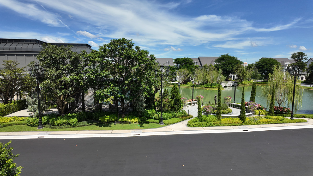 ขายบ้านพัฒนาการ ศรีนครินทร์ : Narasiri Victoire Krungthep Kreetha: Manoir No.6  678sqm. 5bed 6bath 99,000,000 Am: 0656199198