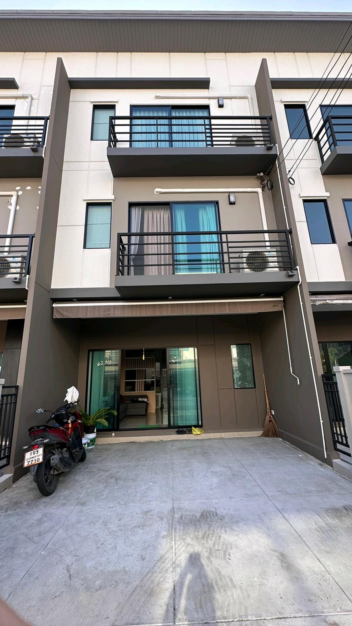 For RentTownhomeOnnut, Udomsuk : Baan Klang Muang Srinakarin - On Nut, complete furniture and electrical appliances 
 ✨ Just carry your bags and move in. Ready to move in immediately.