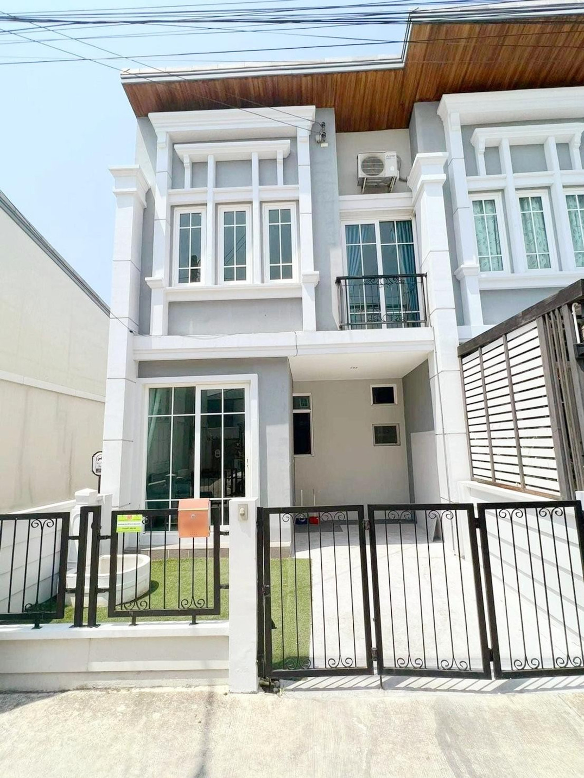 ให้เช่าทาวน์โฮมลาดกระบัง สุวรรณภูมิ : ให้เช่า ทาวน์โฮม โกลเด้นทาวน์ 3 บางนา–สวนหลวง 3 นอน หลังมุม เฟอร์ครบ พร้อมอยู่