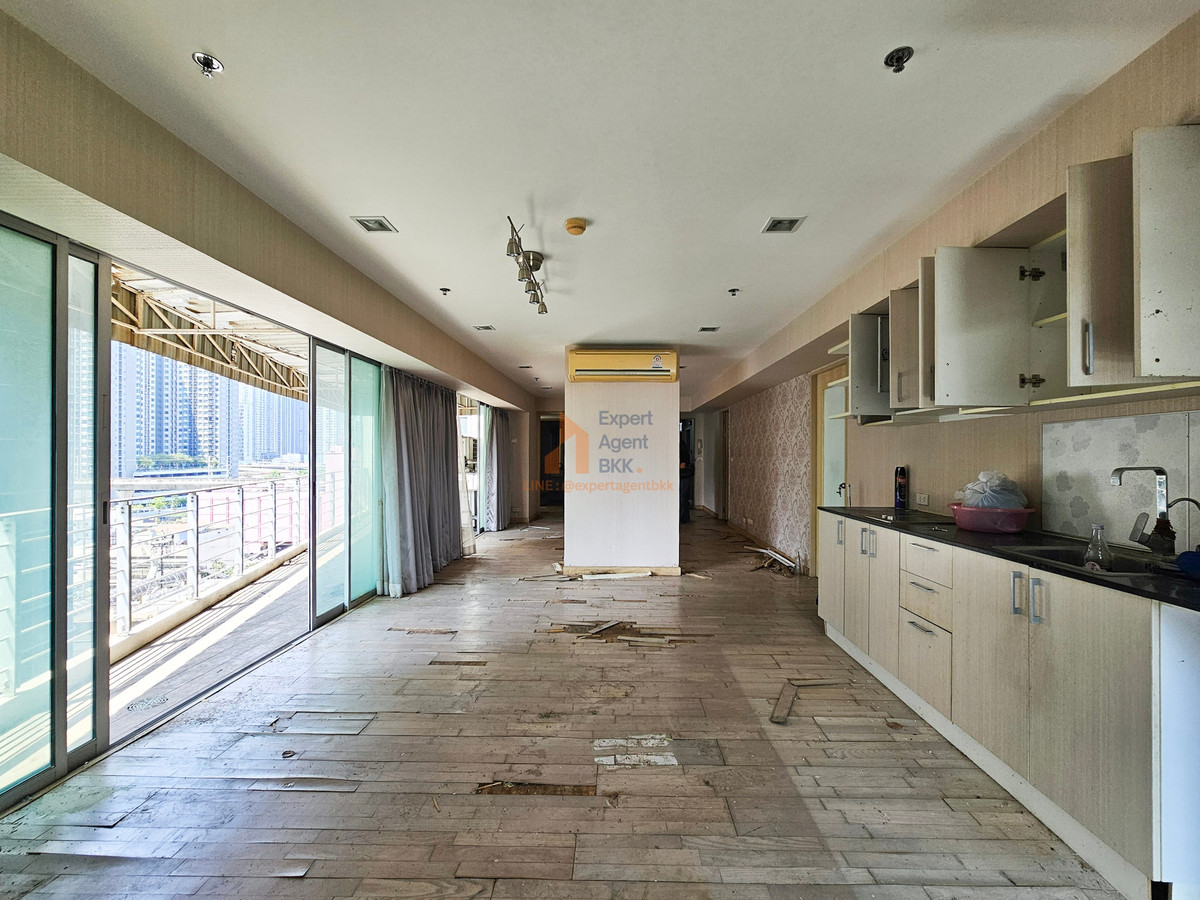 ขายคอนโดพระราม 9 เพชรบุรีตัดใหม่ RCA : 🏠 117 ตร.ม. กลางอโศก - ห้องใหญ่ รีโนเวทใหม่ ได้ตามใจ ขาย/SALE : My Resort Bangkok (มาย รีสอร์ท แบงค์คอก) - 2 ห้องนอน LC111