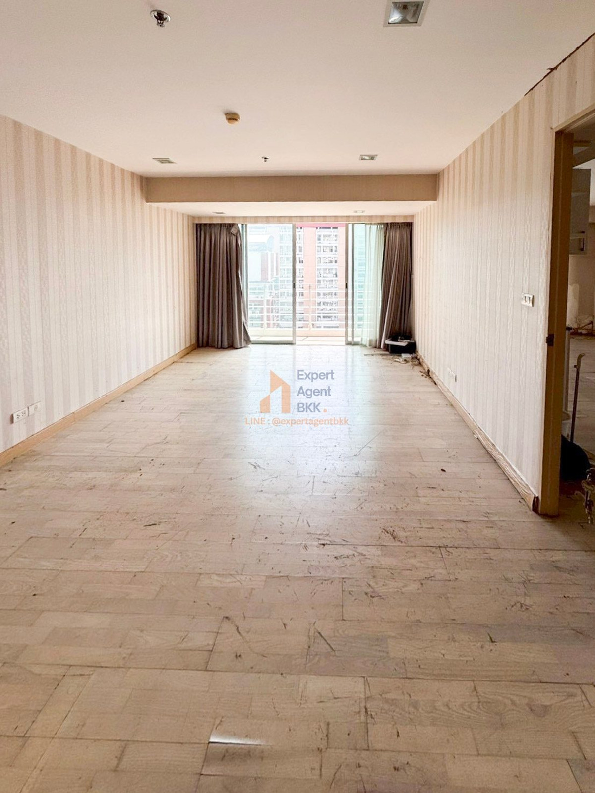 ขายคอนโดพระราม 9 เพชรบุรีตัดใหม่ RCA : 🏠 117 ตร.ม. กลางอโศก - ห้องใหญ่ รีโนเวทใหม่ ได้ตามใจ ขาย/SALE : My Resort Bangkok (มาย รีสอร์ท แบงค์คอก) - 2 ห้องนอน LC111