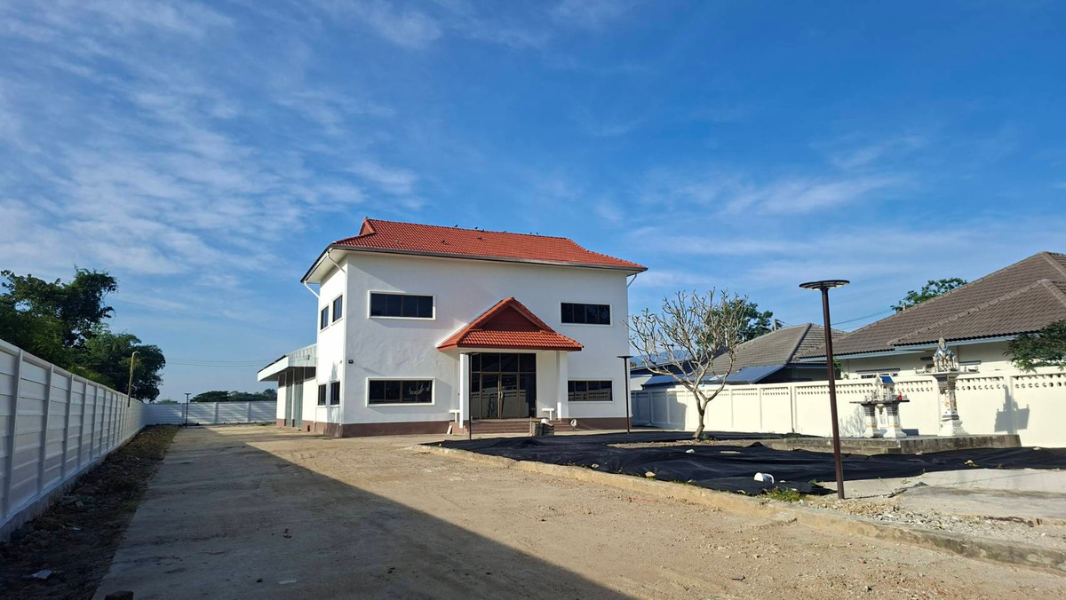 For SaleOfficeChiang Mai : Office building for sale and shed Can be made into a factory
