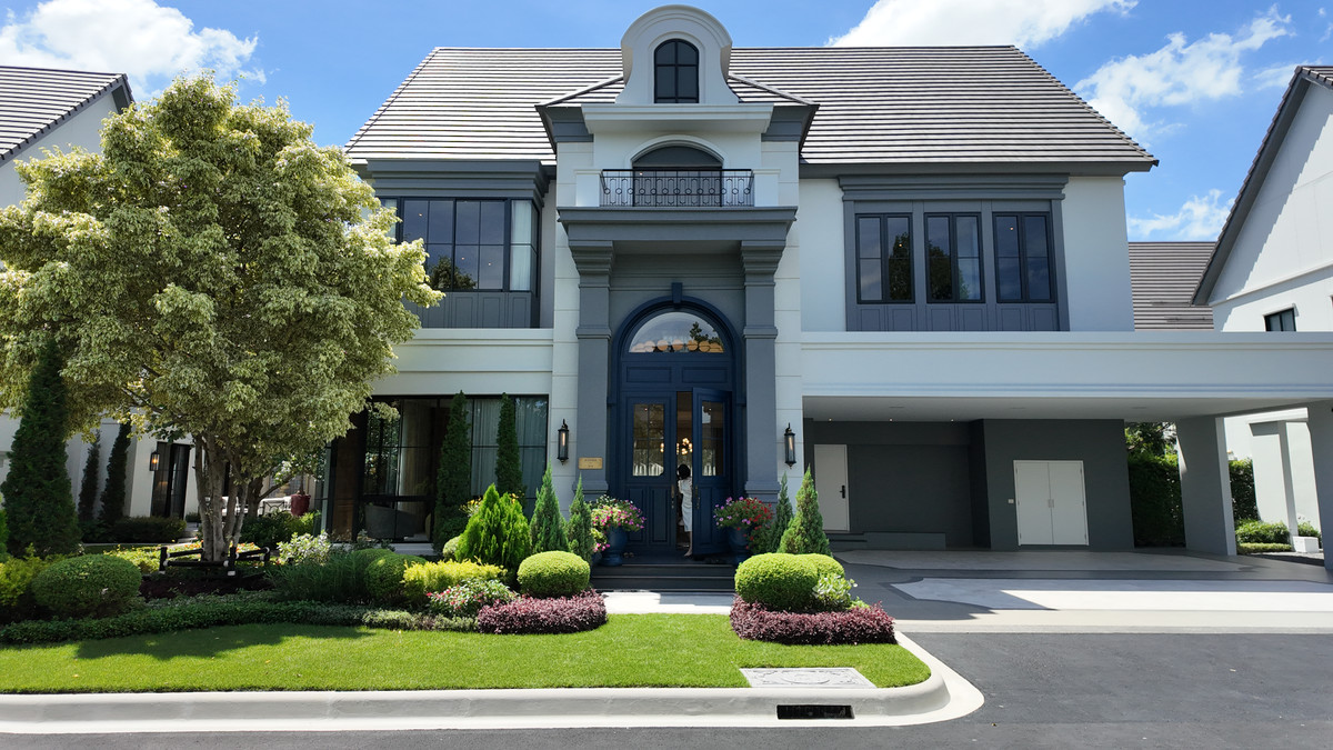 For SaleHousePattanakan, Srinakarin : Narasiri Victoire Krungthep Kreetha: Manoir No.4 453sqm. 4bed 5bath 65,000,000 Am: 0656199198