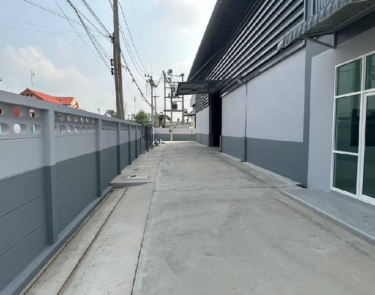 ให้เช่าโกดังนนทบุรี บางใหญ่ บางบัวทอง : For Rent ให้เช่าโกดัง พร้อมสำนักงาน พื้นที่ใช้สอย 966 ตารางเมตร บนที่ดิน 500 ตารางวา / ทำเลอยู่ในซอย อบต หน้าไม้ / ห่างแยกนพวงศ์ 2 กิโลเมตร ลาดหลุมแก้ว / รั้วรอบขอบชิด / ทำเลดีมาก / รถใหญ่ รถเทรลเลอร์ เข้าออกได้