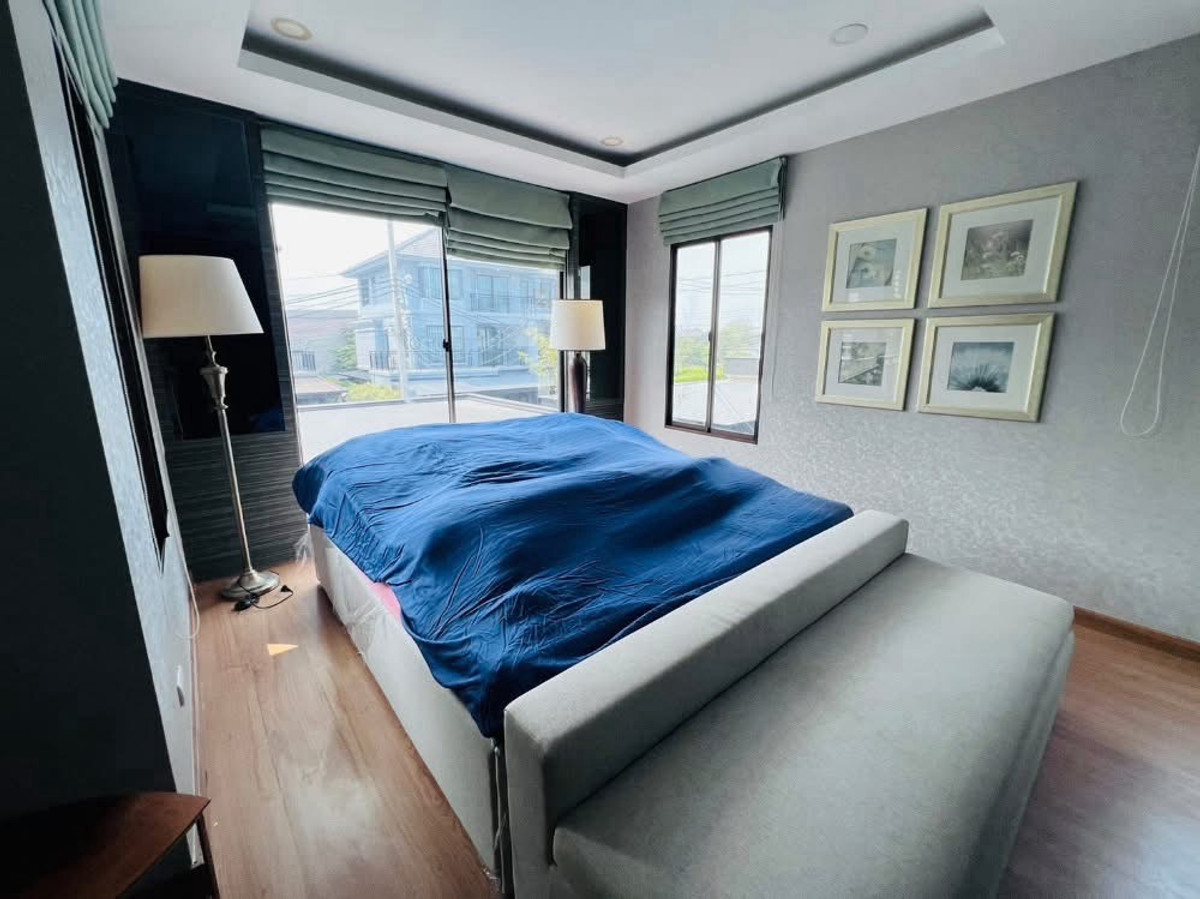 For RentHousePattanakan, Srinakarin : Luxury house for rent near Thonglor, 5 bedrooms, 5 bathrooms, 2 maids rooms.