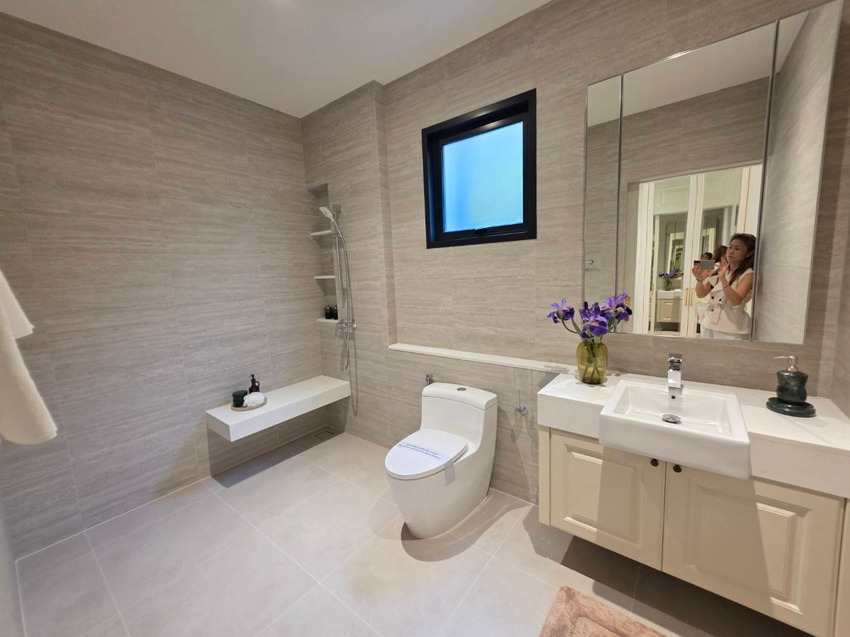 ขายบ้านพัฒนาการ ศรีนครินทร์ : Narasiri Victoire Krungthep Kreetha: Manoir No.6  678sqm. 5bed 6bath 99,000,000 Am: 0656199198