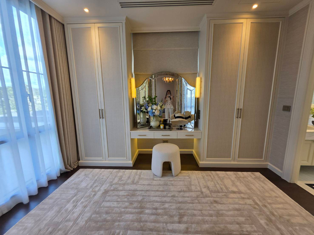 ขายบ้านพัฒนาการ ศรีนครินทร์ : Narasiri Victoire Krungthep Kreetha: Manoir No.6  678sqm. 5bed 6bath 99,000,000 Am: 0656199198