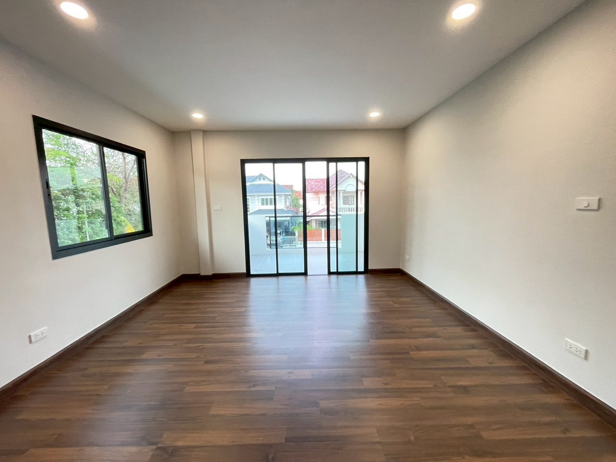 For SaleHouseNonthaburi, Bang Yai, Bangbuathong : Maneeya Masterpiece Rattanathibet, newly renovated second-hand detached house on Rattanathibet Road, near Central Rattanathibet, purple MRT.