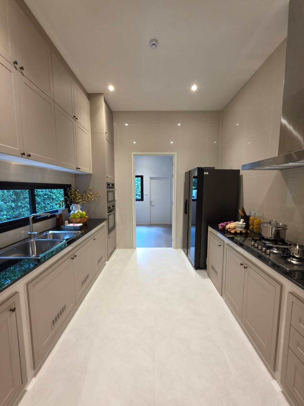 ขายบ้านพัฒนาการ ศรีนครินทร์ : Narasiri Victoire Krungthep Kreetha: Manoir No.4 453sqm. 4bed 5bath 65,000,000 Am: 0656199198