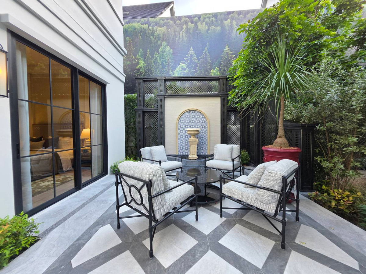 ขายบ้านพัฒนาการ ศรีนครินทร์ : Narasiri Victoire Krungthep Kreetha: Manoir No.6  678sqm. 5bed 6bath 99,000,000 Am: 0656199198