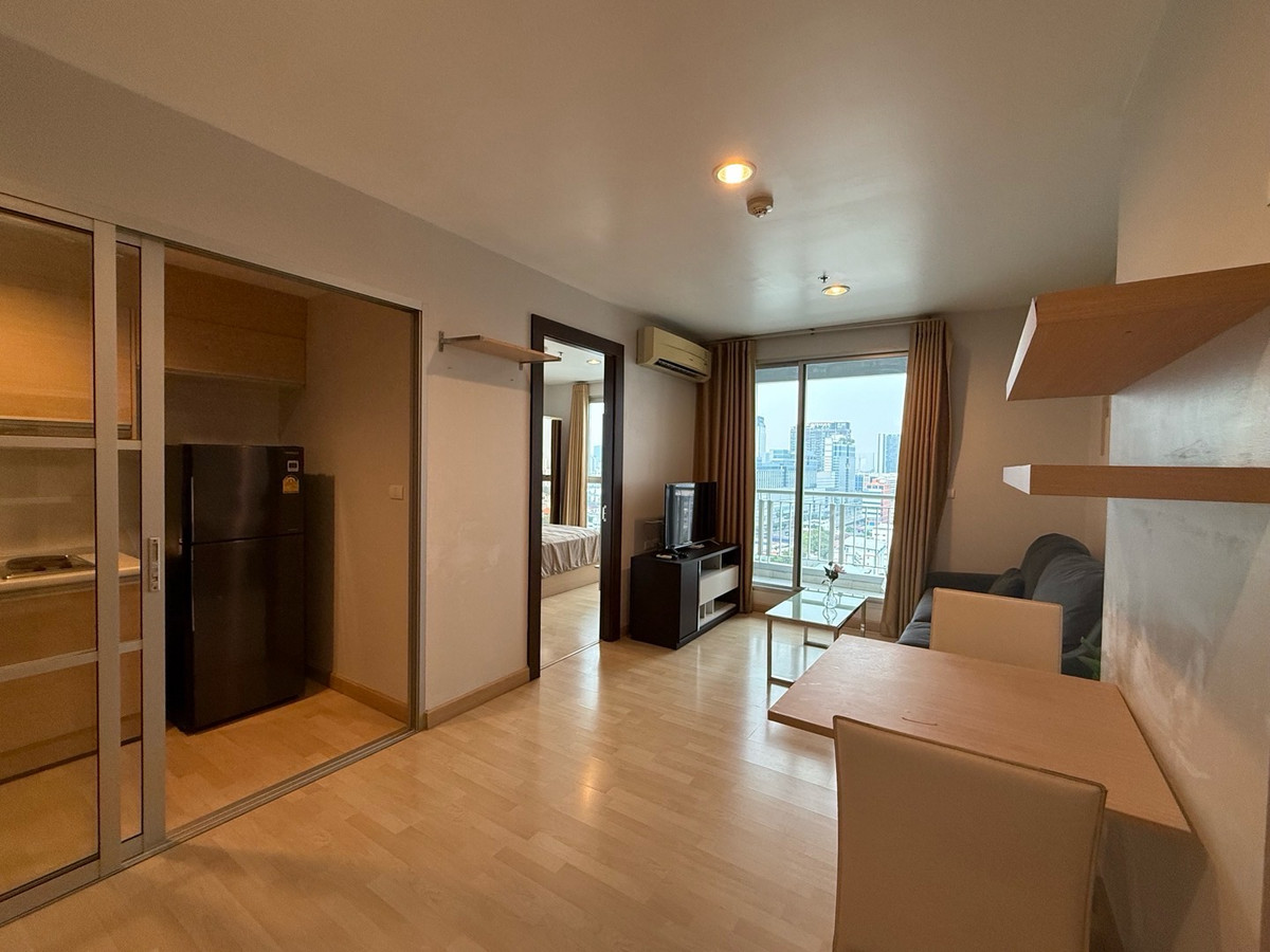 ให้เช่าคอนโดรัชดา ห้วยขวาง : ให้เช่า 19,000 บาท !!! Rhythm Ratchada ริทึ่ม รัชดา  /46 sqm./เพดานสูง /วิวไม่บล็อค/ทิศเหนือ 
