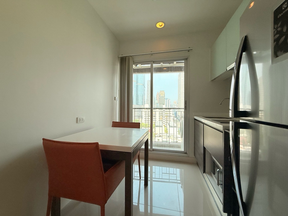 For RentCondoSathorn, Narathiwat : For rent 1 bedroom Centric Sathorn St.Louis BTS St. Louis Station AIA
