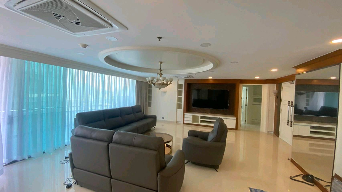 For RentCondoKhlongtoei, Kluaynamthai : Condo for rent opposite One Bangkok, penthouse room, 3 bedrooms, 4 bathrooms.