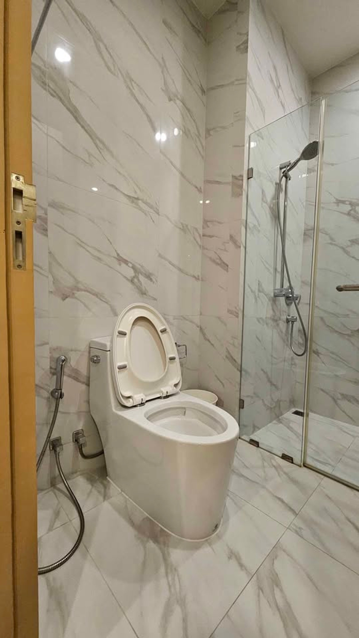 ให้เช่าคอนโดสุขุมวิท อโศก ทองหล่อ : RC021226 Condo for rent at Noble BE 19 ใจกลางอโศก ใกล้ MRT สุขุมวิท และ BTS อโศก