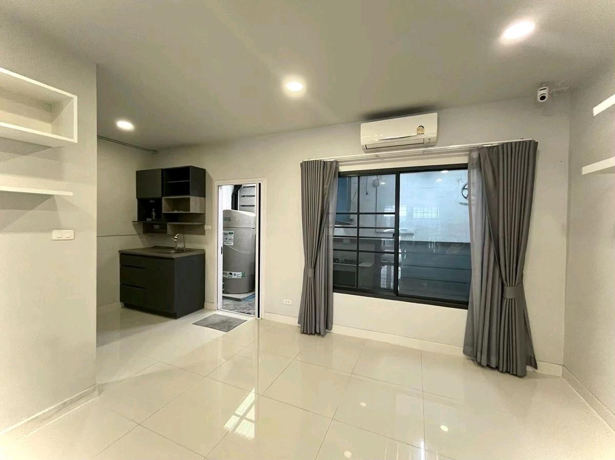 ขายทาวน์โฮมบางนา แบริ่ง ลาซาล : 19.9ตรว 3นอน3น้ำ ทาวน์โฮม 2 ชั้น บริทาเนีย เมกะทาวน์ บางนา  