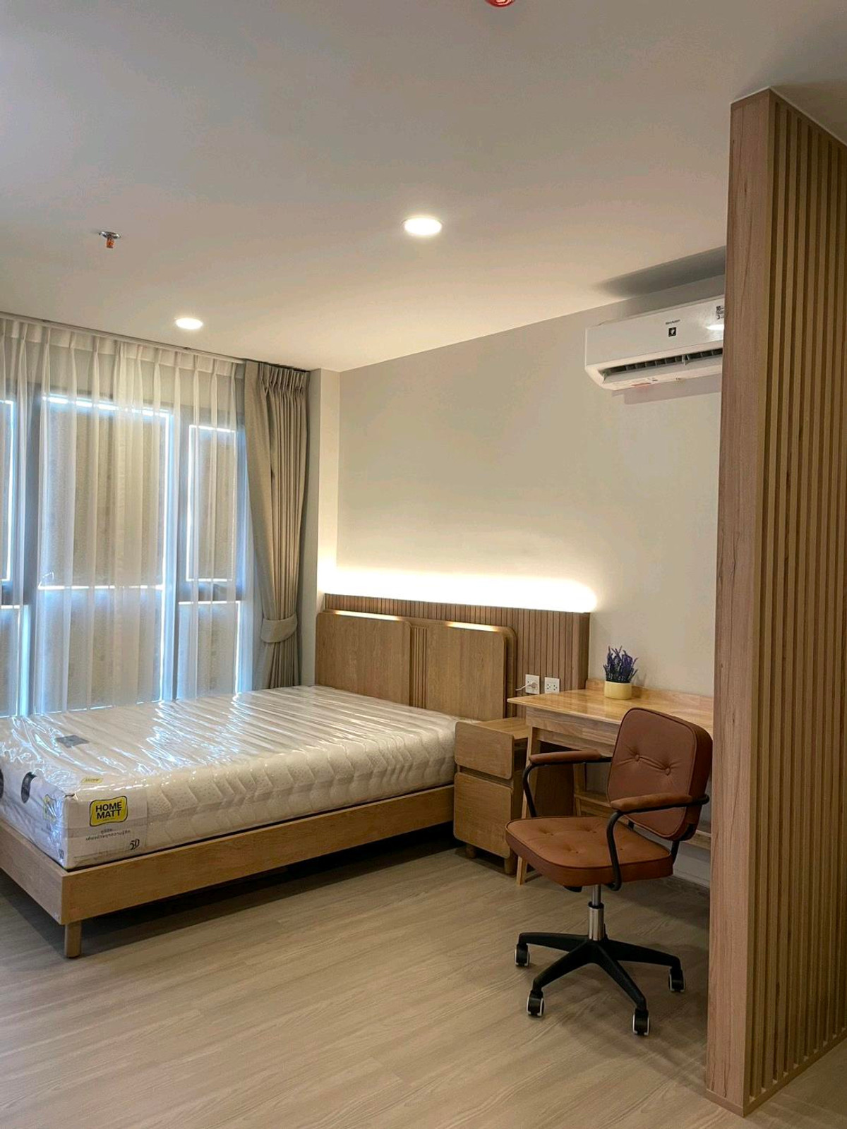 ให้เช่าคอนโดคลองเตย กล้วยน้ำไท : ให้เช่า คอนโด Aspire sukhumvit-rama4 - 

🏦ชั้น 10 - 
✅️ขนาด 31 sqm. 
✅️1 ห้องนอน 1 ห้องน้ำ - 

✅️มีเครื่องใช้ไฟฟ้าครบ -

 ✅️วิวนอก มีรูปวิวในรูป - เป็น digital door lock 
 
✅️ห้องใหม่ มือ 1 ยังไม่ผ่านการใช้งาน✅️

✅️ราคาค่าเช่า 18,000  บาท/เดือน
💚พร้อมอ