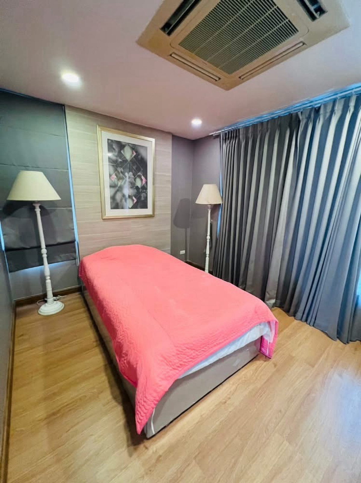 For RentHousePattanakan, Srinakarin : Luxury house for rent near Thonglor, 5 bedrooms, 5 bathrooms, 2 maids rooms.