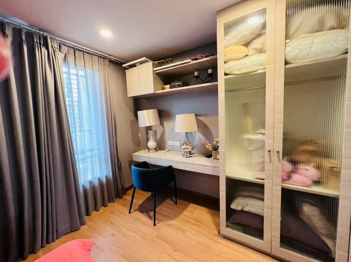 For RentHousePattanakan, Srinakarin : Luxury house for rent near Thonglor, 5 bedrooms, 5 bathrooms, 2 maids rooms.