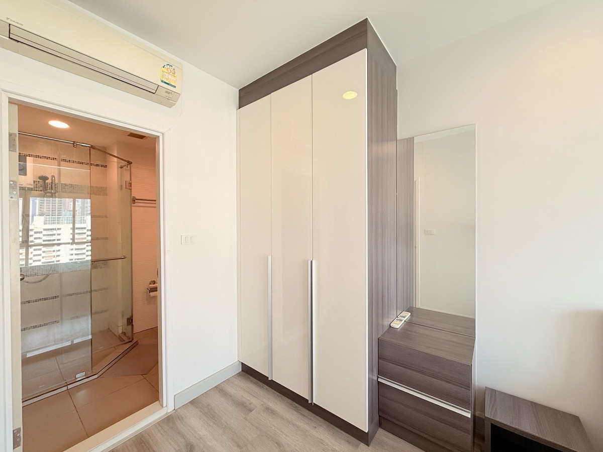 For RentCondoSathorn, Narathiwat : For rent 1 bedroom Centric Sathorn St.Louis BTS St. Louis Station AIA